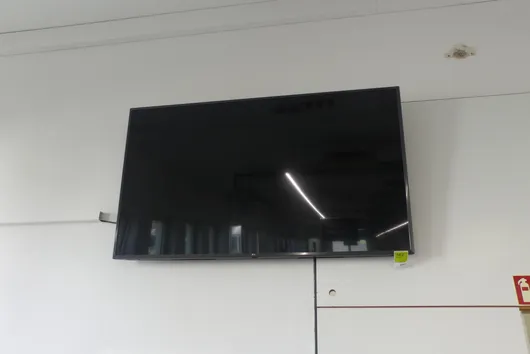 Monitor LG, montaż ścienny