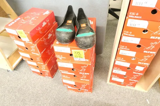 5x Paar Elten Sicherheitsschuhe, 1x Paar Überschuhe