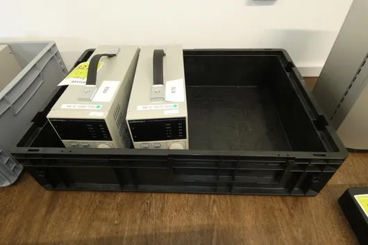 2x Digitales Netzteil, mit Kiste