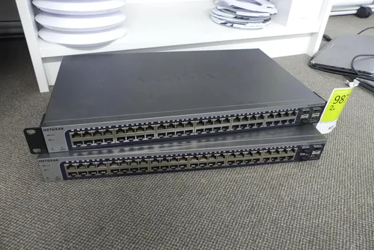 2x NETGEAR ProSafe GS748T