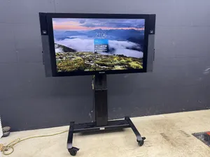 Microsoft Surface Hub 55 Zoll Whiteboard
