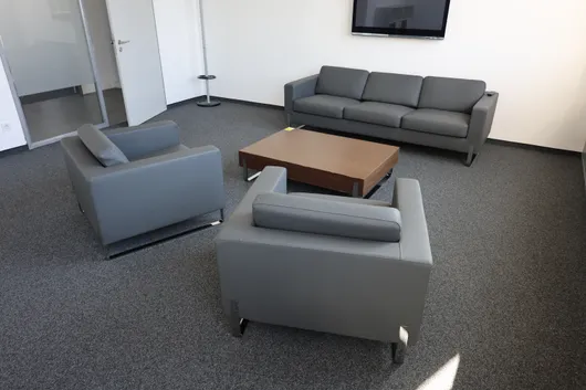 Bild von Auktion Standortauflösung eines IT-Unternehmen - Büromöbel, Einrichtungen, Küchen, Lounge und Bildschirme