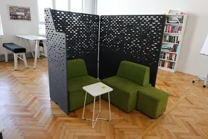 Sitzlounge mit Abtrenner