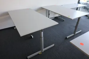 2 x Steelcase Bürotisch