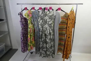 7x Vintage-Kleider (diverse Blumen-/Musterdrucke, verschiedene Farben)