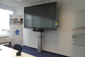 Prowise Pro Line Ultra HD LED Mulit-touchscreen mit Zubehör