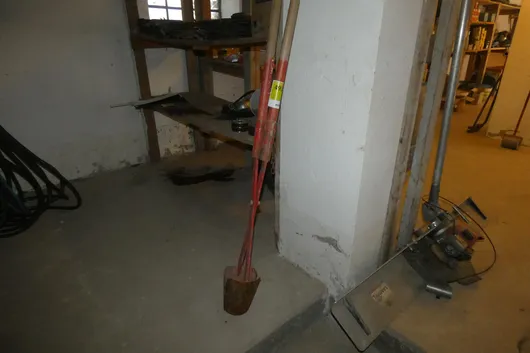 Bušač rupa s dvije drške, crveni