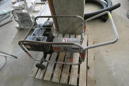 带 Briggs & Stratton 发动机和底盘的发电机