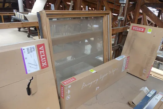 2x окна (1x VELUX, 1x разные)