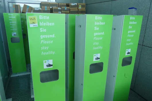 19 adet dezenfektan dispenser
