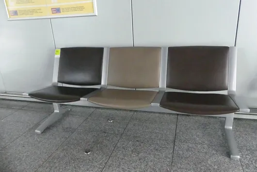Panchina aeroportuale Kusch&Co, 3 posti