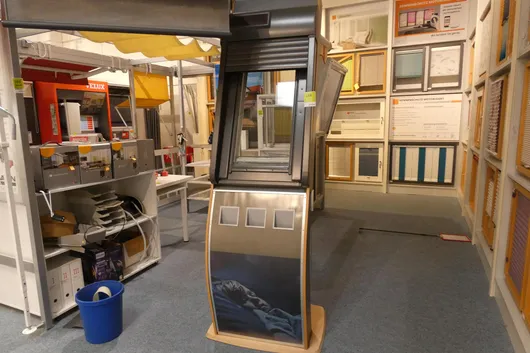Sample shelf, with contents (VELUX Solar-Rollläden)