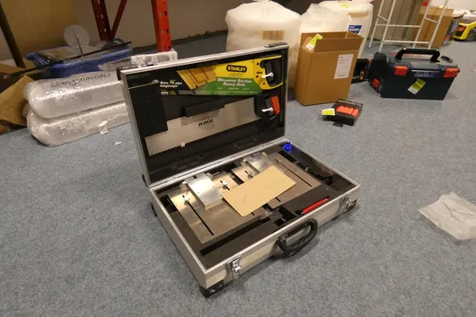 nmc - Assembly/cutting set for decorative profiles in aluminium case