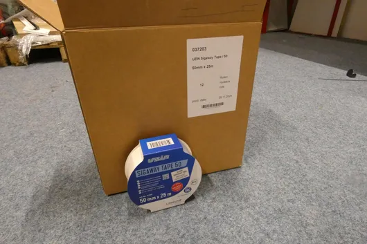 Erä Uzin - Sigaway Tape 50, kaksipuolinen asennusteippi lattiapäällysteille, 50 mm x 25 m