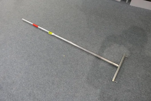 Handle tool with crossbar and pins, metal