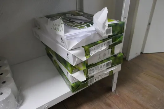 5x Kopierpapier (teilweise geöffnet)