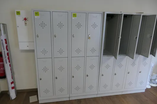Skříň na oblečení