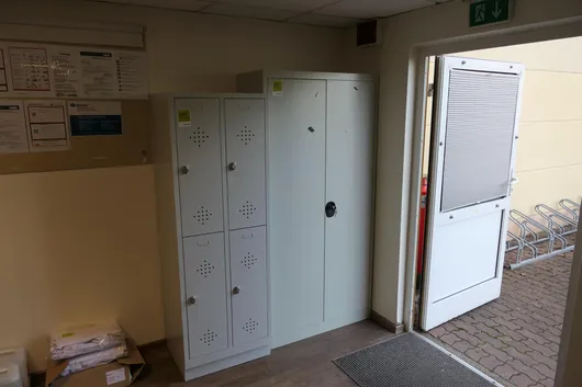 Metallschrank, ohne Inhalt