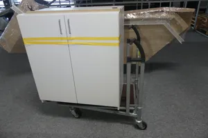 Transportwagen mit Inhalt (Schrank)