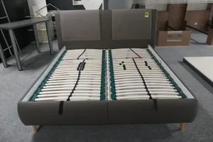 Doppelbett mit Lattenrost, ohne Matratzen