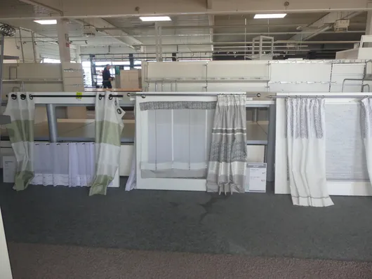 3x Curtain rods with contents