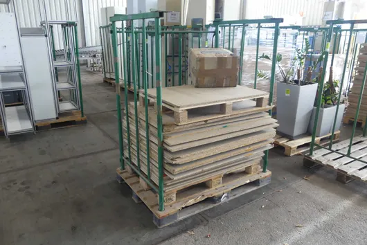 Konvolut Holzwerkstoffplatten/Paletten, mit Lagerrunge