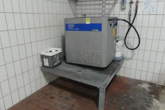 NILFISK ALTO Solar Booster 7-58EH met afgebeelde accessoires