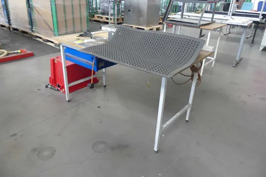 RAU werkbank met diverse inhoud