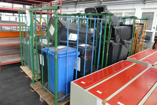 Lot of waste bins, with 2x side racks