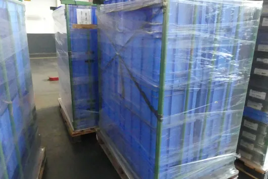 Lot of storage bins, with 2 storage rails