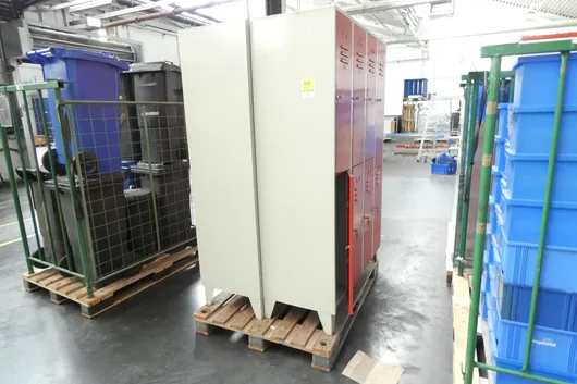 2x locker cabinets
