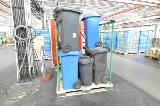 Lot of waste bins, with storage drawer