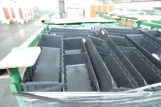 Lot de bacs de stockage, avec 1 traverse de stockage
