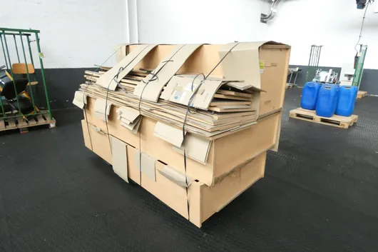 Furniture lot, with pallet