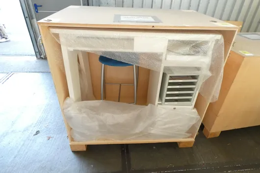 Trade fair stand equipment, with transport box