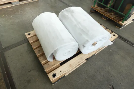 Lot of nonwoven fabric, with pallet