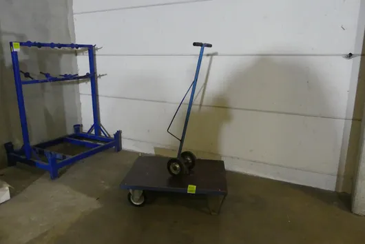 Wózek transportowy z kierownicą