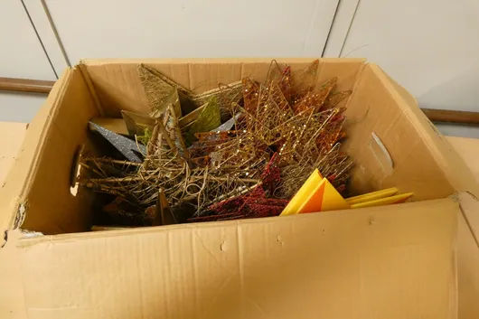 Lot of decorative items, stars
