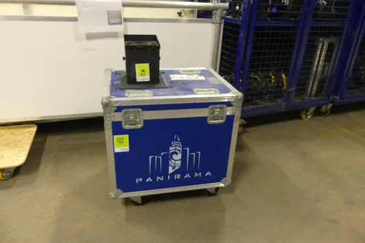 Projecteur Pani 2kW en flight case avec lentille