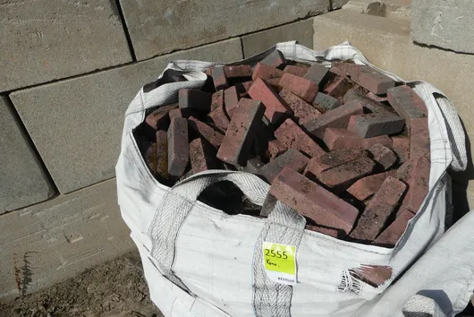 Big Bag s dlažebními kostkami nebo klinkerovými cihlami