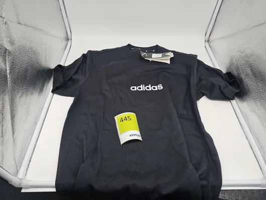 Adidas T-shirt size M