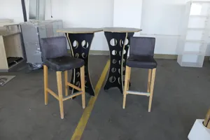 2x TUK-Design Stehtisch mit 2x Barhocker