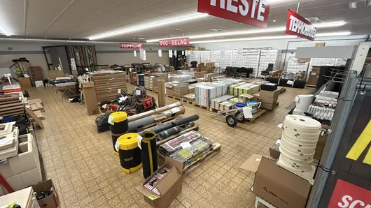 Bild von Auktion Bestandsbereinigung Boden Raus & Rein GmbH - Bodenbeläge, abgepasste Teppiche, Malerbedarf, Leuchten