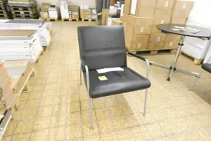 Klaesson Designerstuhl mit Armlehnen, schwarz gepolstert
