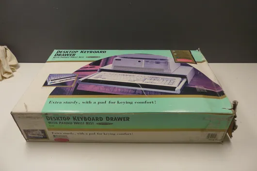 MicroComputer Accessories - Toetsenbordlade met gevoelde polssteun