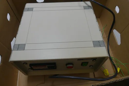 Temperature controller for vacuum furnace, with thermal probes