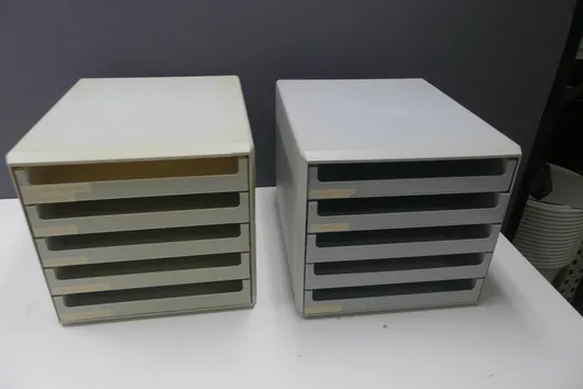 2x Boîte à tiroirs avec 5 tiroirs