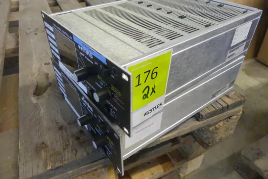 2x MKS - Contrôleurs de tubes de mesure à vide
