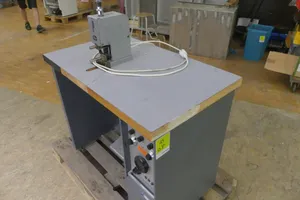Peco - Punktschweißmaschine mit Arbeitstisch und Fußpedal
