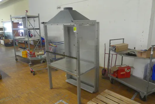Extraction cabin with hood, aluminium profile frame and work surface